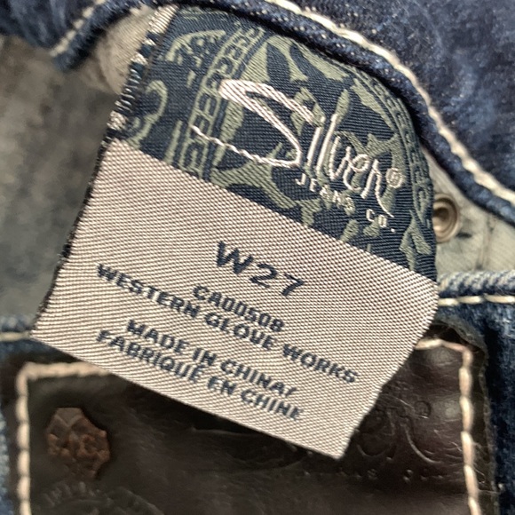 Silver Jeans Suki Flap Capri crop Jeans. 27. Darker wash. Distressed. Sequins - Picture 7 of 15